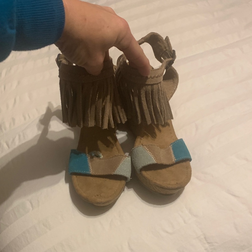 Minnetonka Kids Fringe Sandals - Blue and Tan